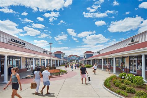 wrentham village outlet stores.